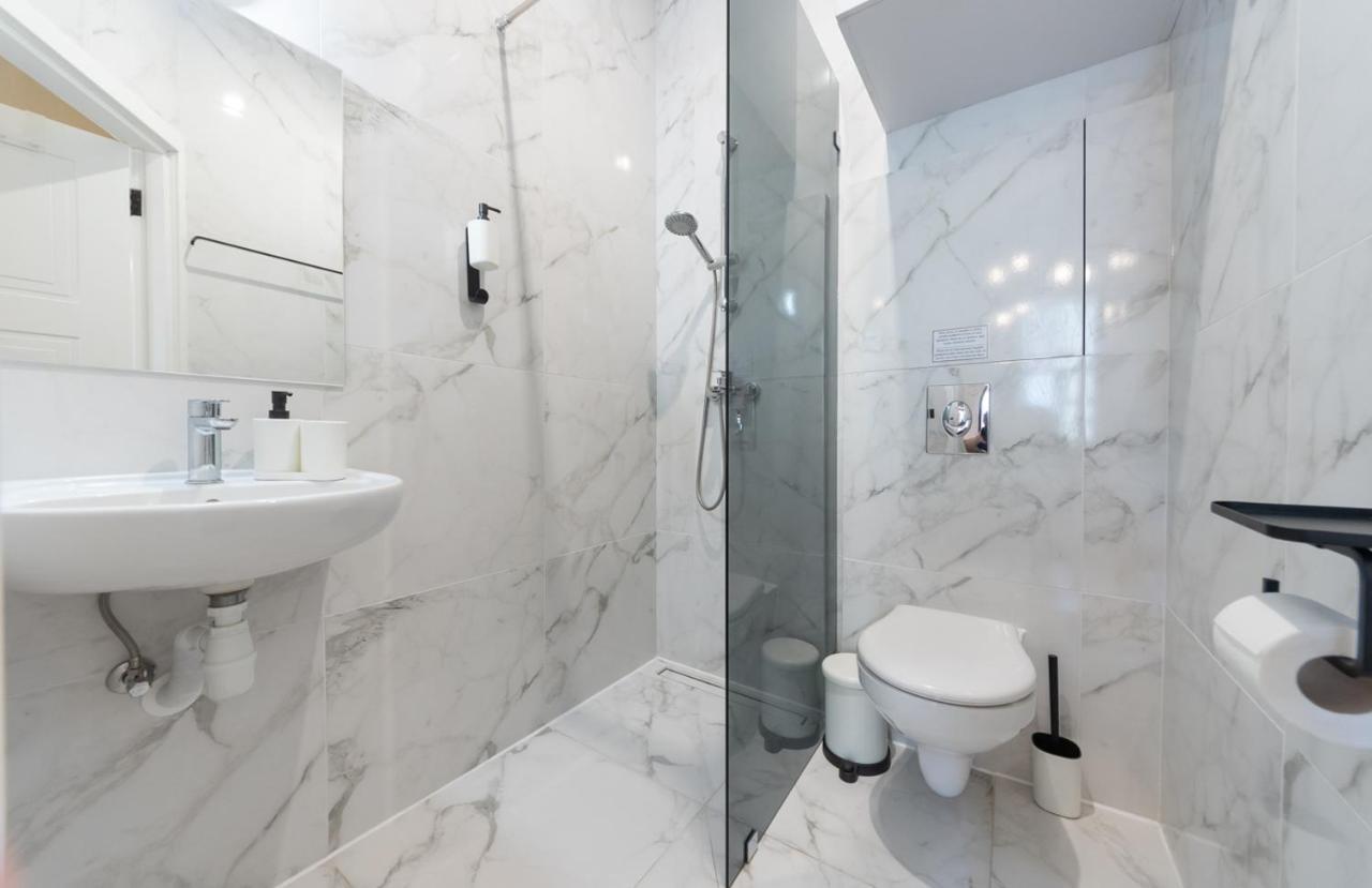 Apart Hotel On Zoloti Vorota Київ Екстер'єр фото